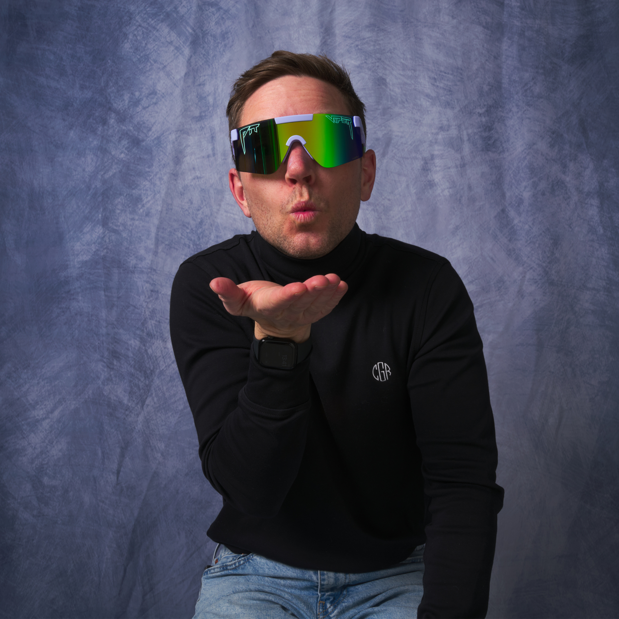 moontower-original-2.0-regular-hdpv-polarized-blue-green-lifestyle
