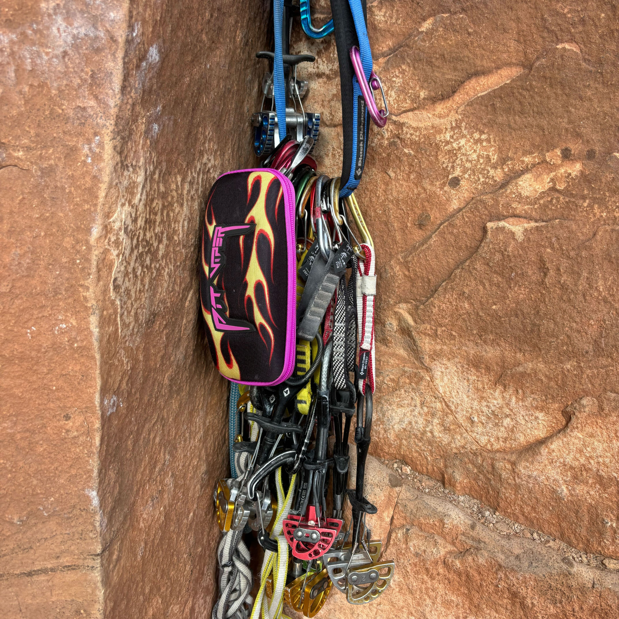 the_combustion_firmcase_2225_lifestyle_climbing